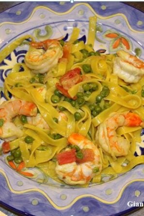 fettuccine with prawns, peas, tomatoes and cream sauce