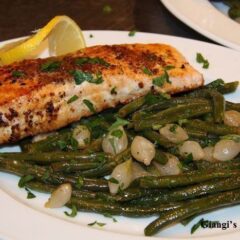 green beans with pearl onion and salmon