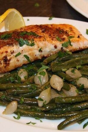 green beans with pearl onion and salmon