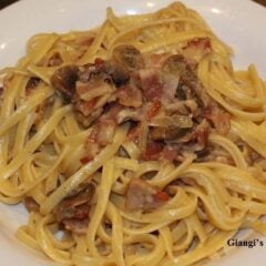 linguine alla carbonara with mushrooms