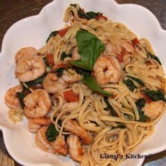 LInguine with prawns, fresh tomatoes and spinach