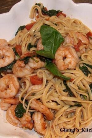 LInguine with prawns, fresh tomatoes and spinach