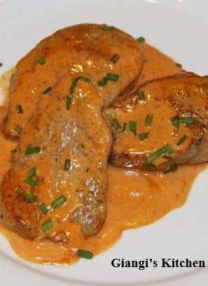 Medallions of pork tenderloin with creamy guajillo sauce