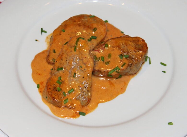 medallions of pork tenderloin with creamy guajillo chili sauce