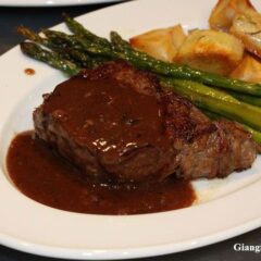 new York steaks wine sauce