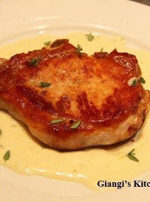 Pork chops with garlic cream