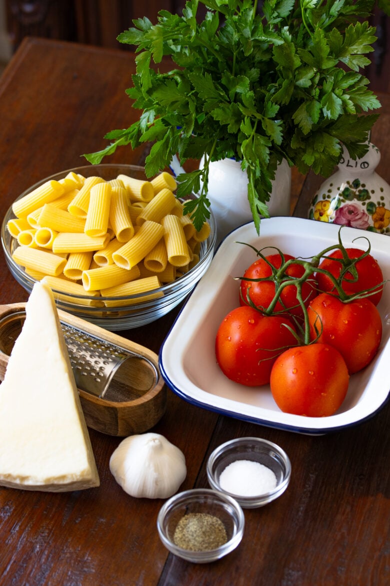 rigatoni with roasted tomato ingredients