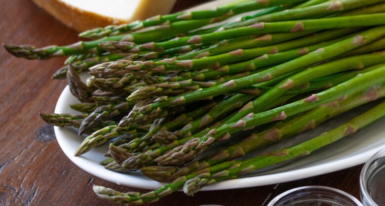 asparagus on a plate