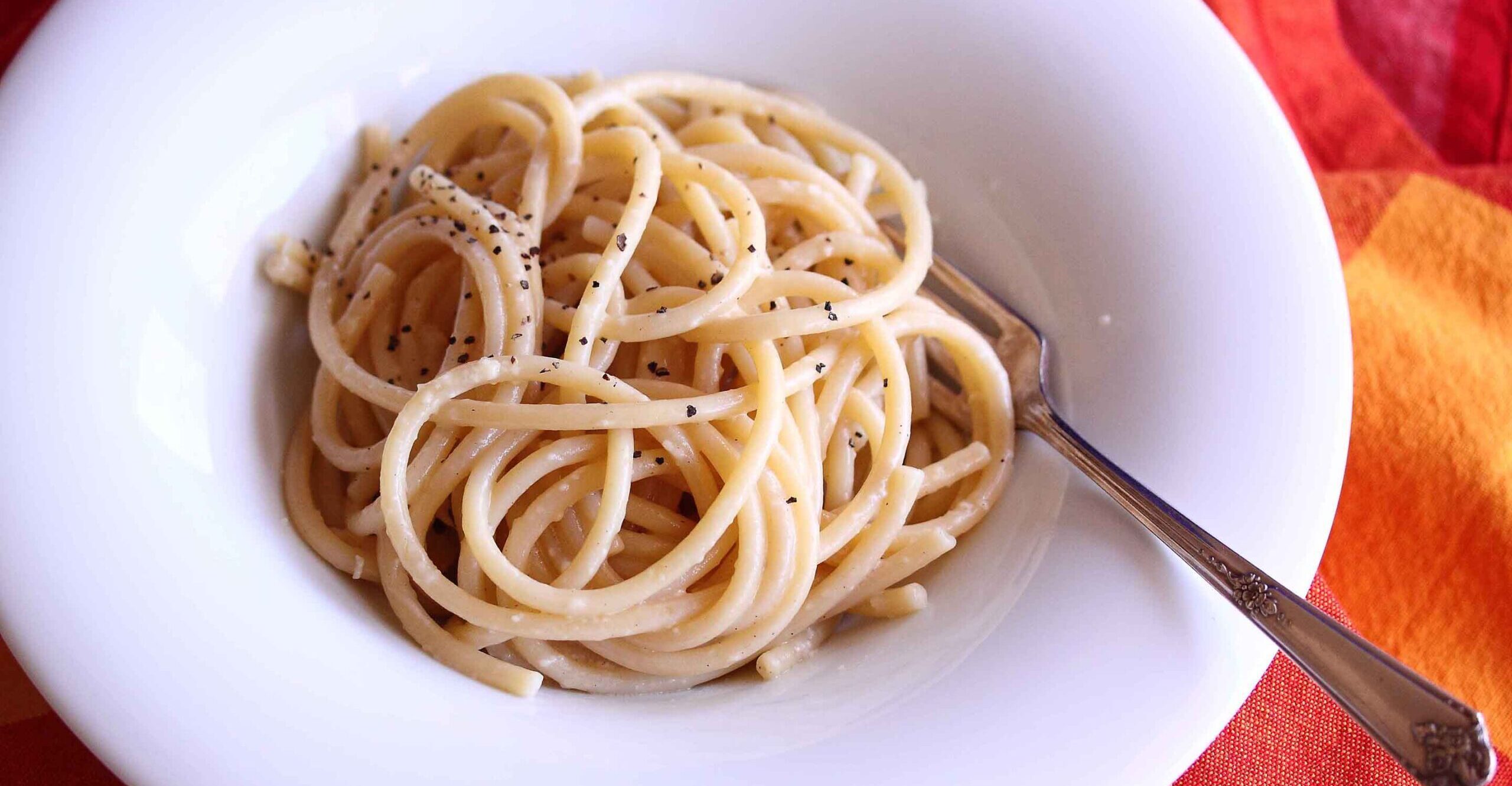 bucatini cacio e pepe