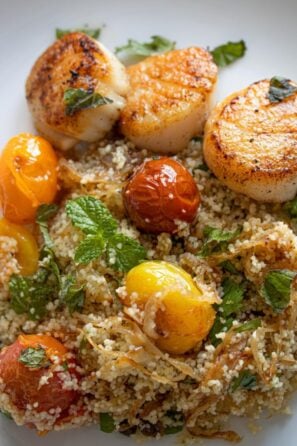 couscous herbs , tomatoes salad with scallops