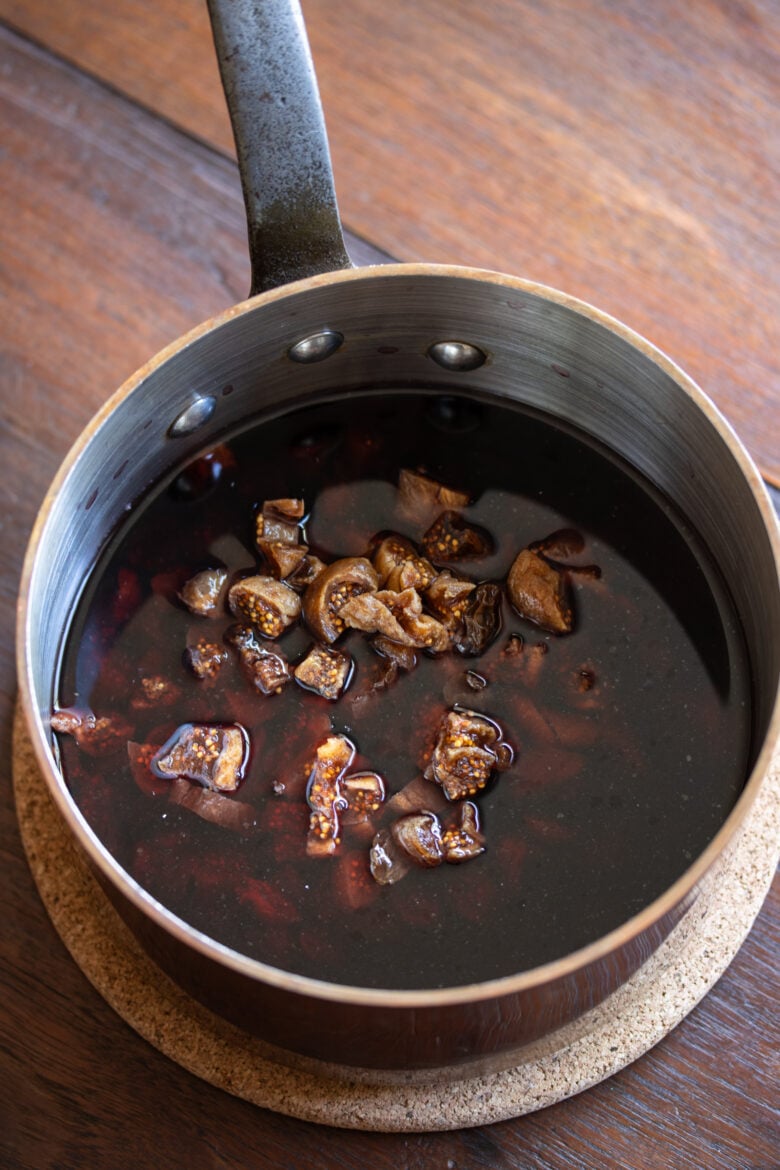  dry figs, raisins marinating in red wine