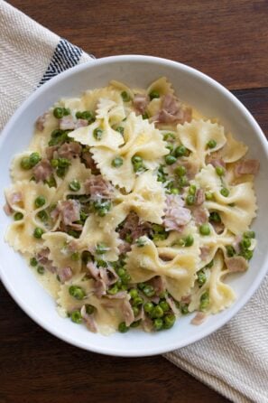 farfalle with peas, ham, and cream