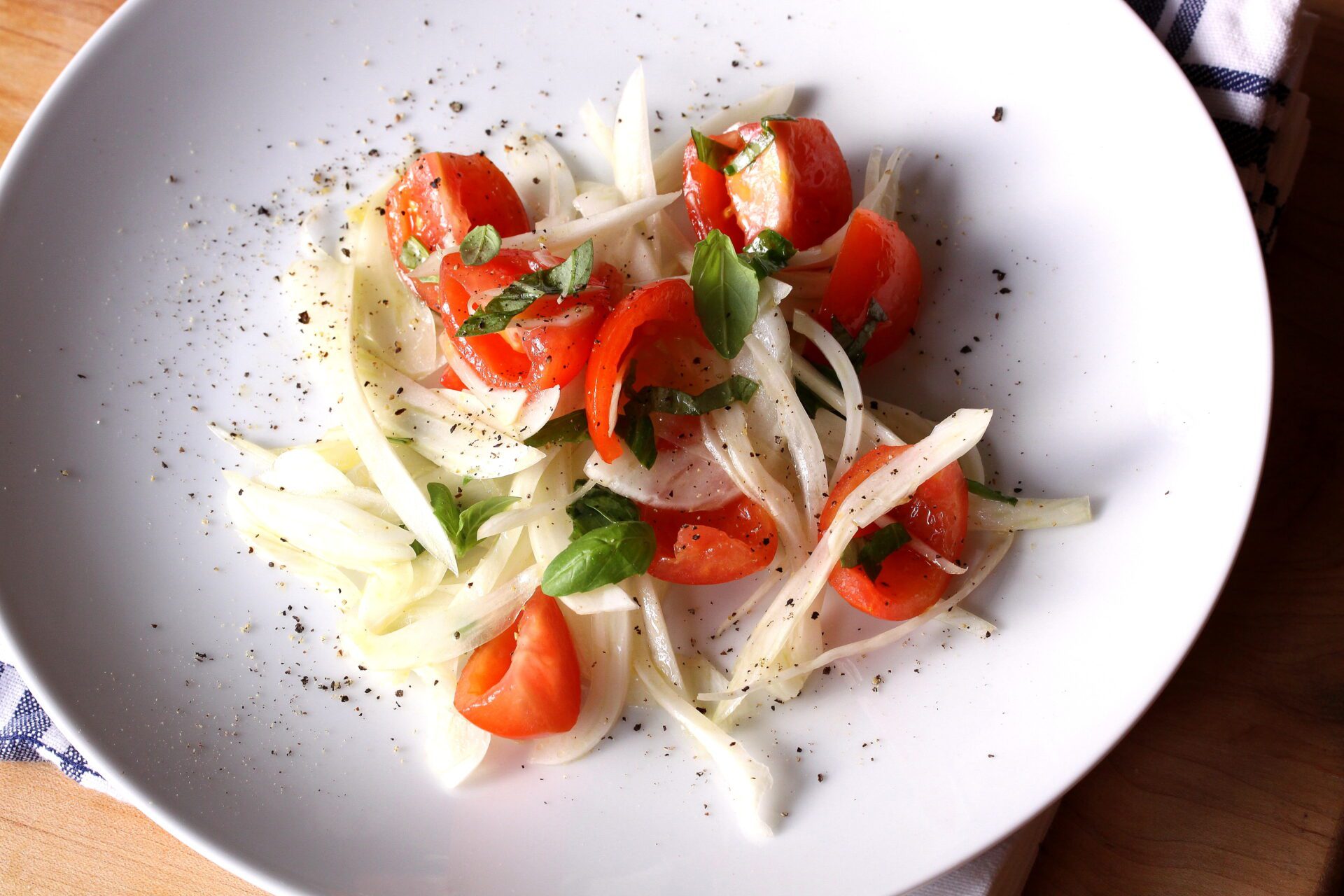 Fennel, Tomatoes and Basil Salad with Lemon Vinaigrette