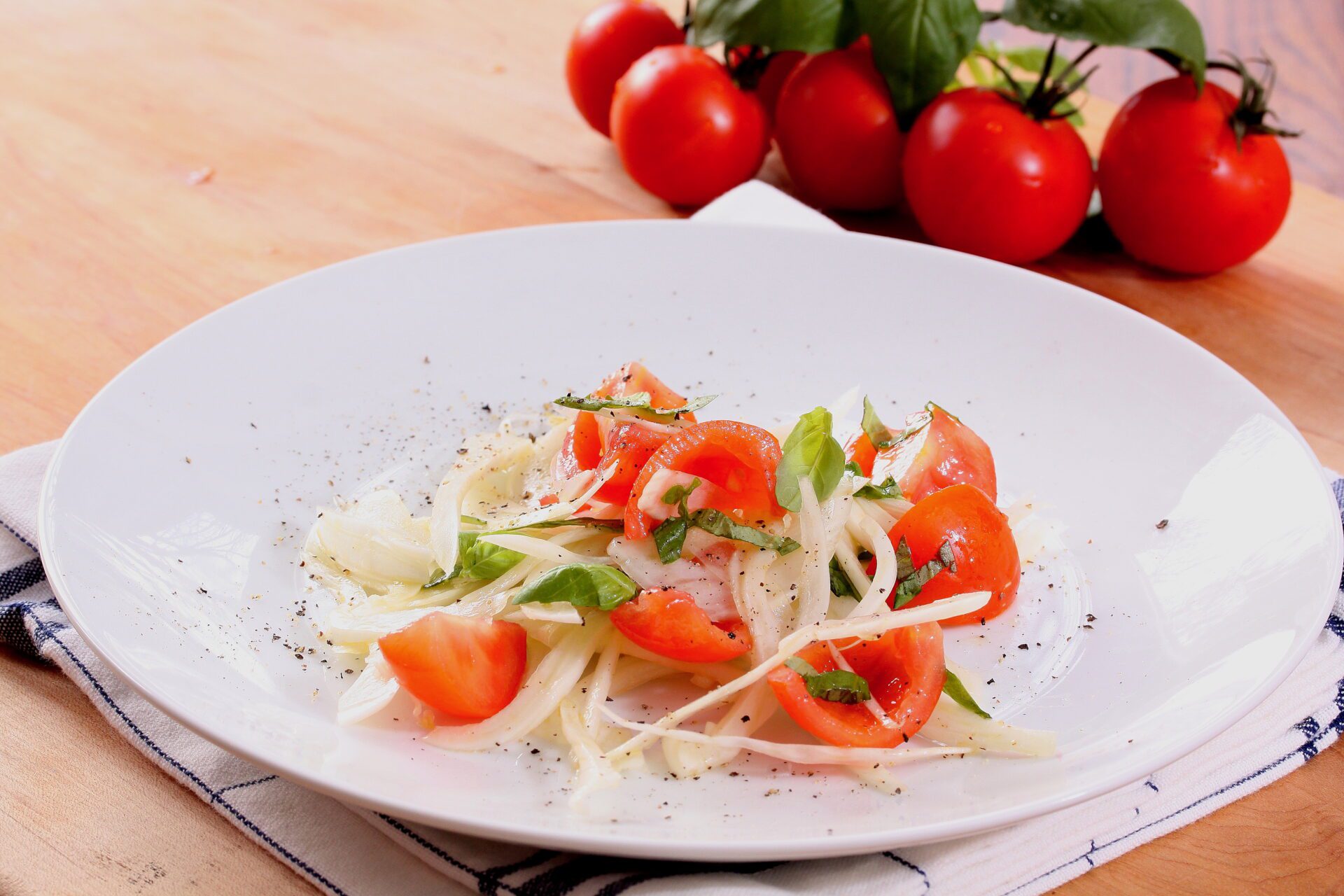 Fennel, Tomatoes and Basil Salad with Lemon Vinaigrette