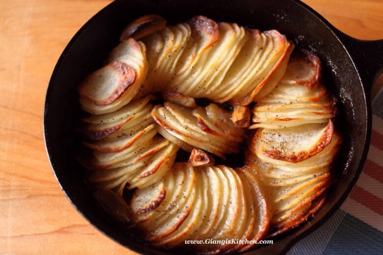 garlic potatoes in a skillet