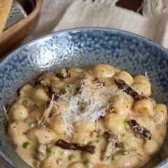 Gnocchi with Cream, Sun-Dried Tomatoes and Peas