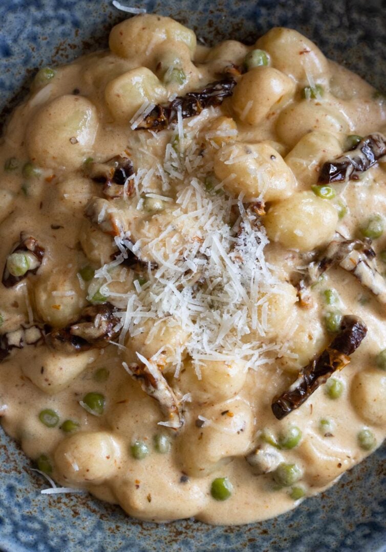 Gnocchi with Cream, Sun-Dried Tomatoes and Peas