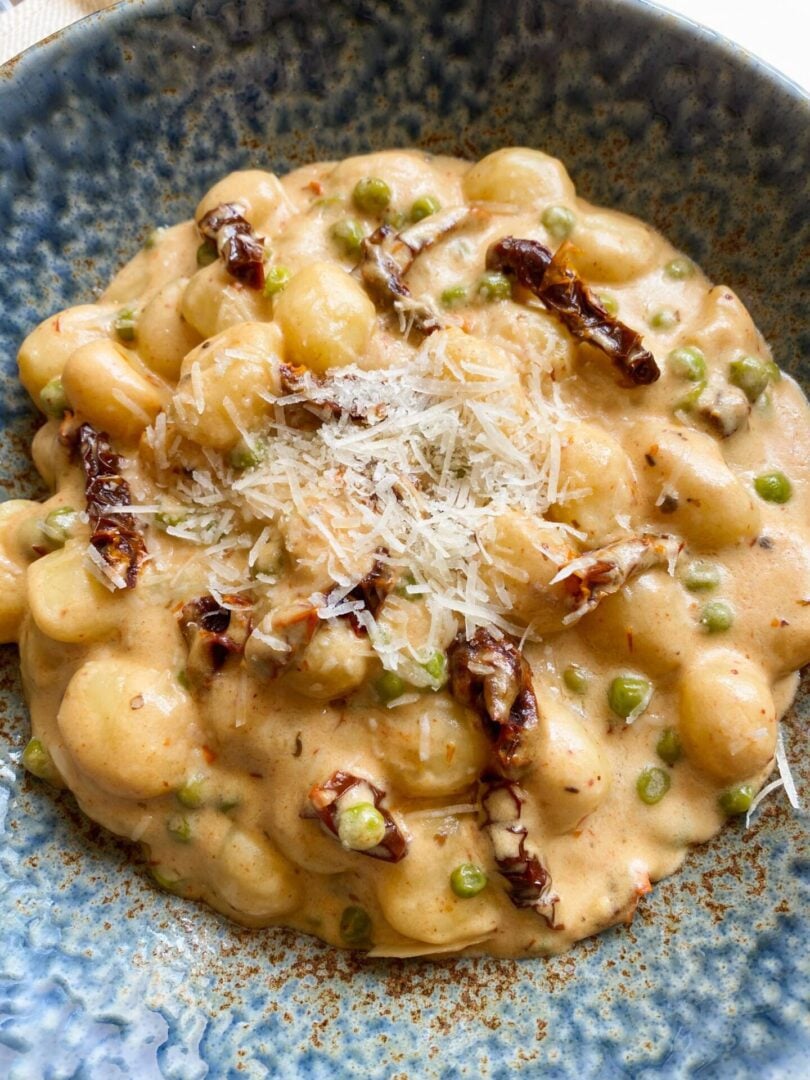 Gnocchi with Cream, Sun-Dried Tomatoes and Peas