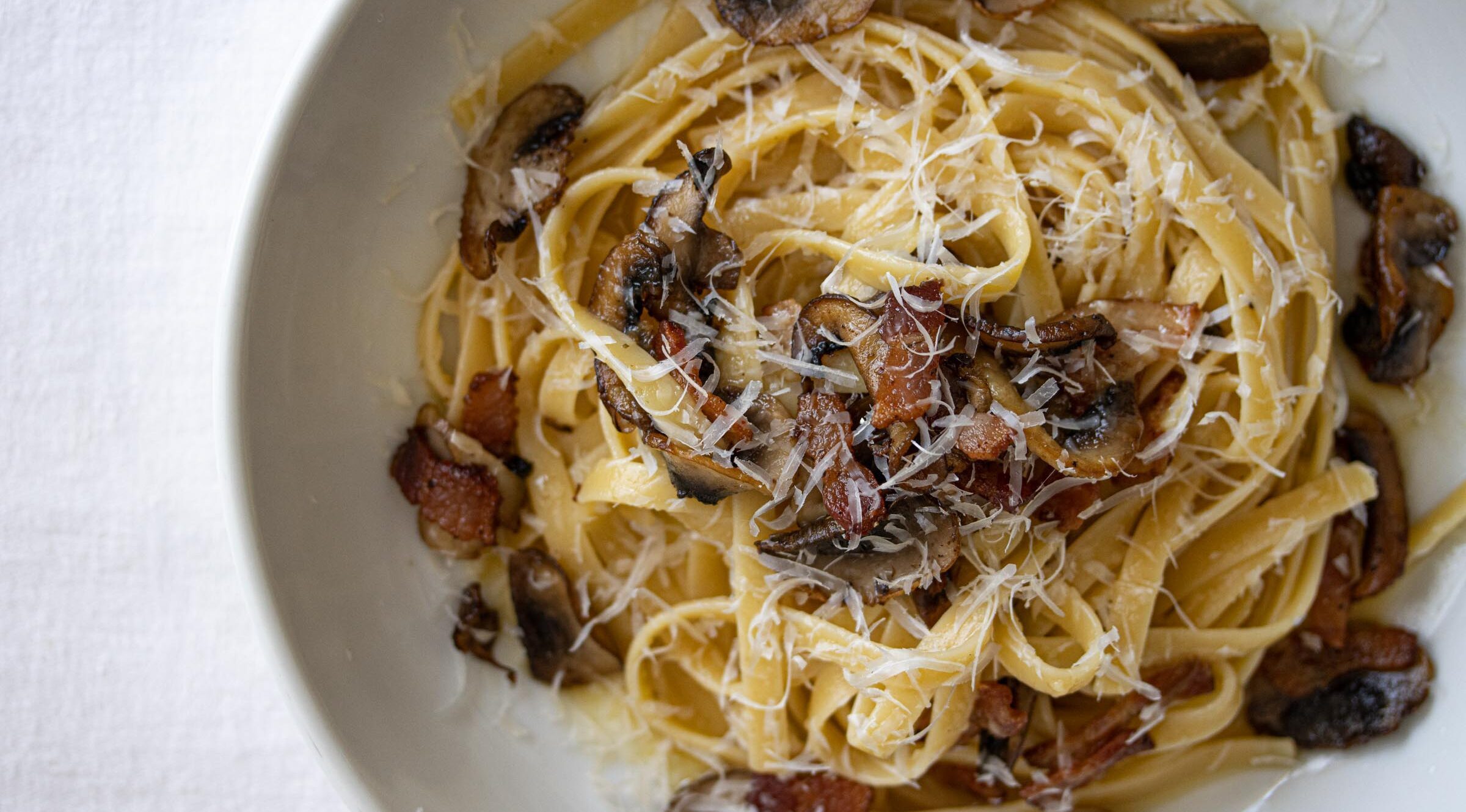 linguine, bacon, and mushrooms