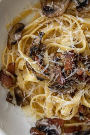 linguine, bacon, and mushrooms