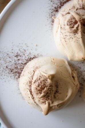 MERINGUES WITH COCOA POWDER