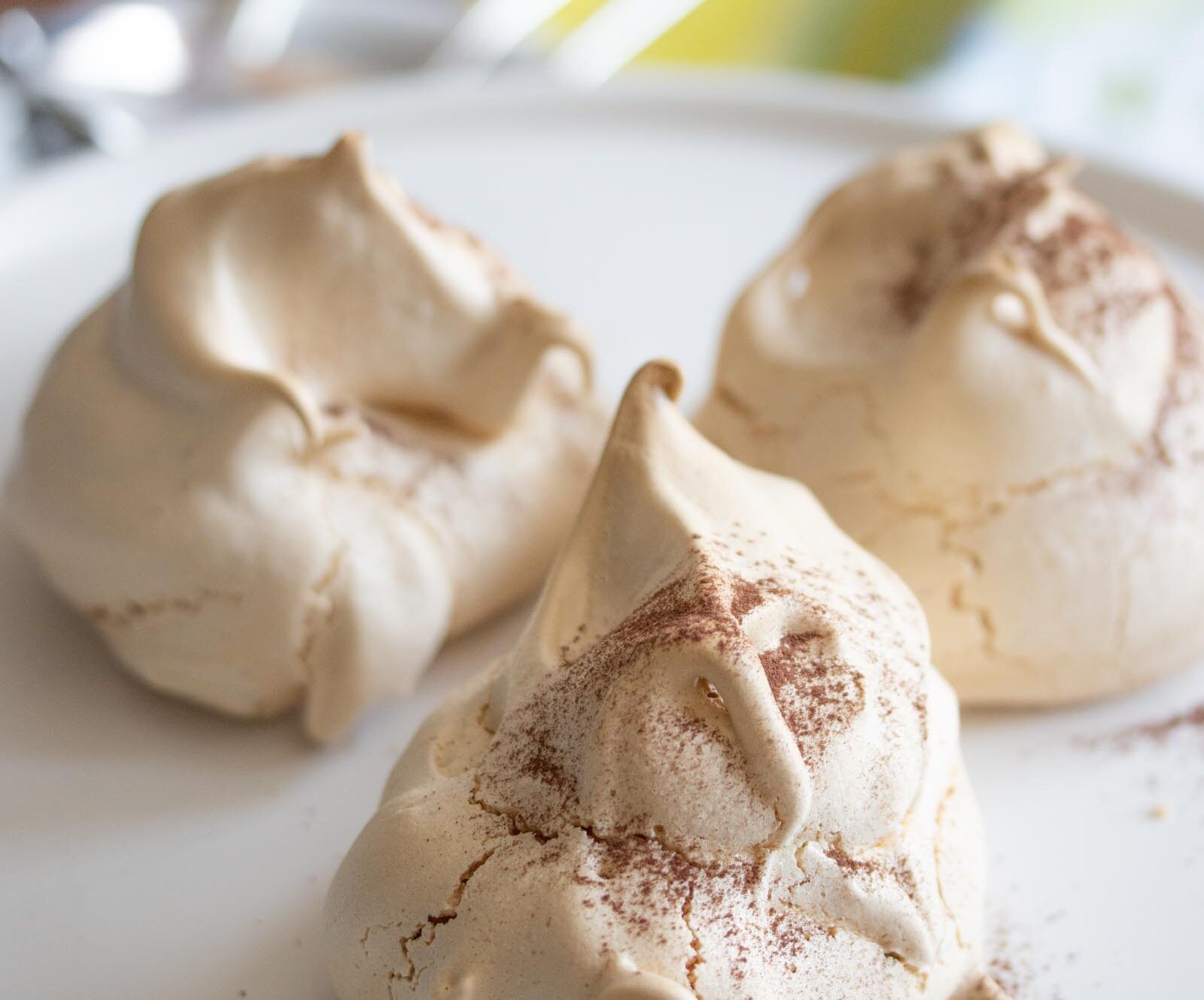 MERINGUES WITH COCOA POWDER