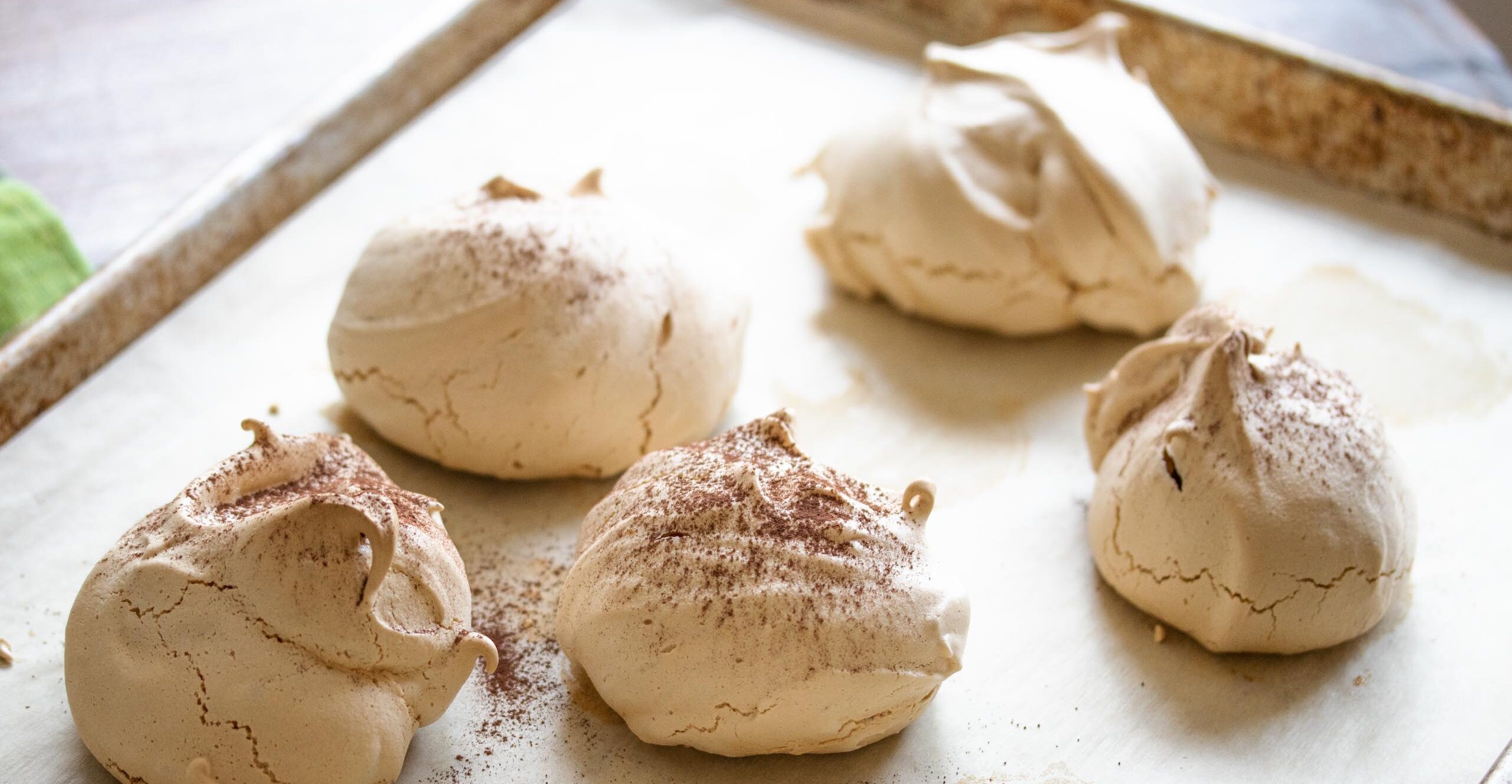 MERINGUES WITH COCOA POWDER