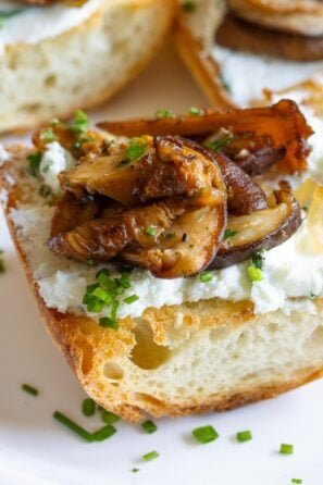 Mushrooms and Goat Cheese Toasts