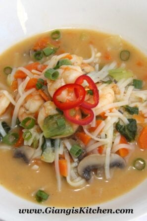 pad Thai soup with shrimps and vegetables