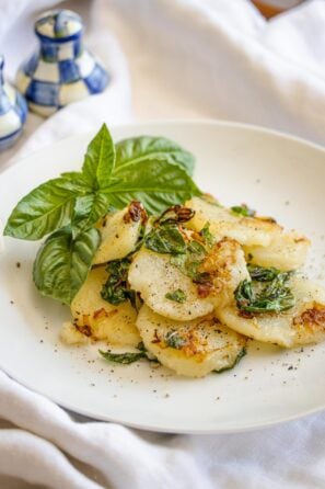 potatoes with basil