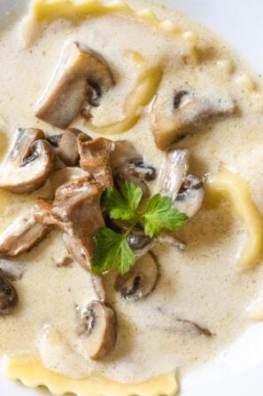 Ravioli with mushrooms and cream