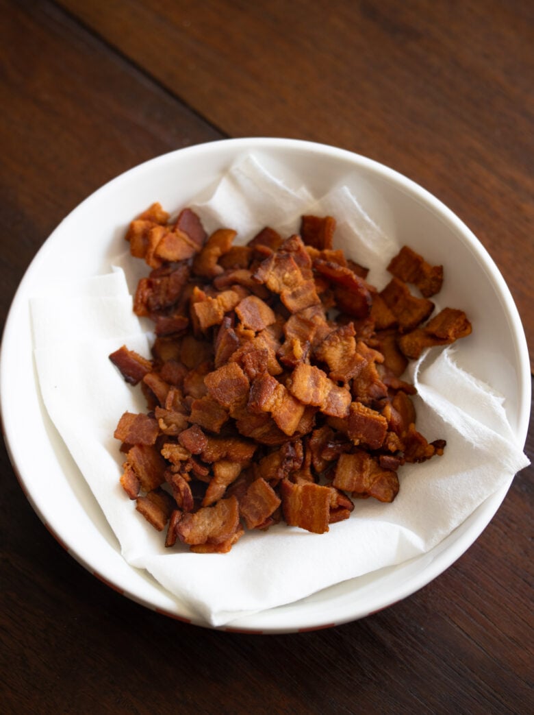 crispy bacon on paper towel in a white bowl