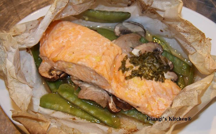 salmon with vegetables in parchment