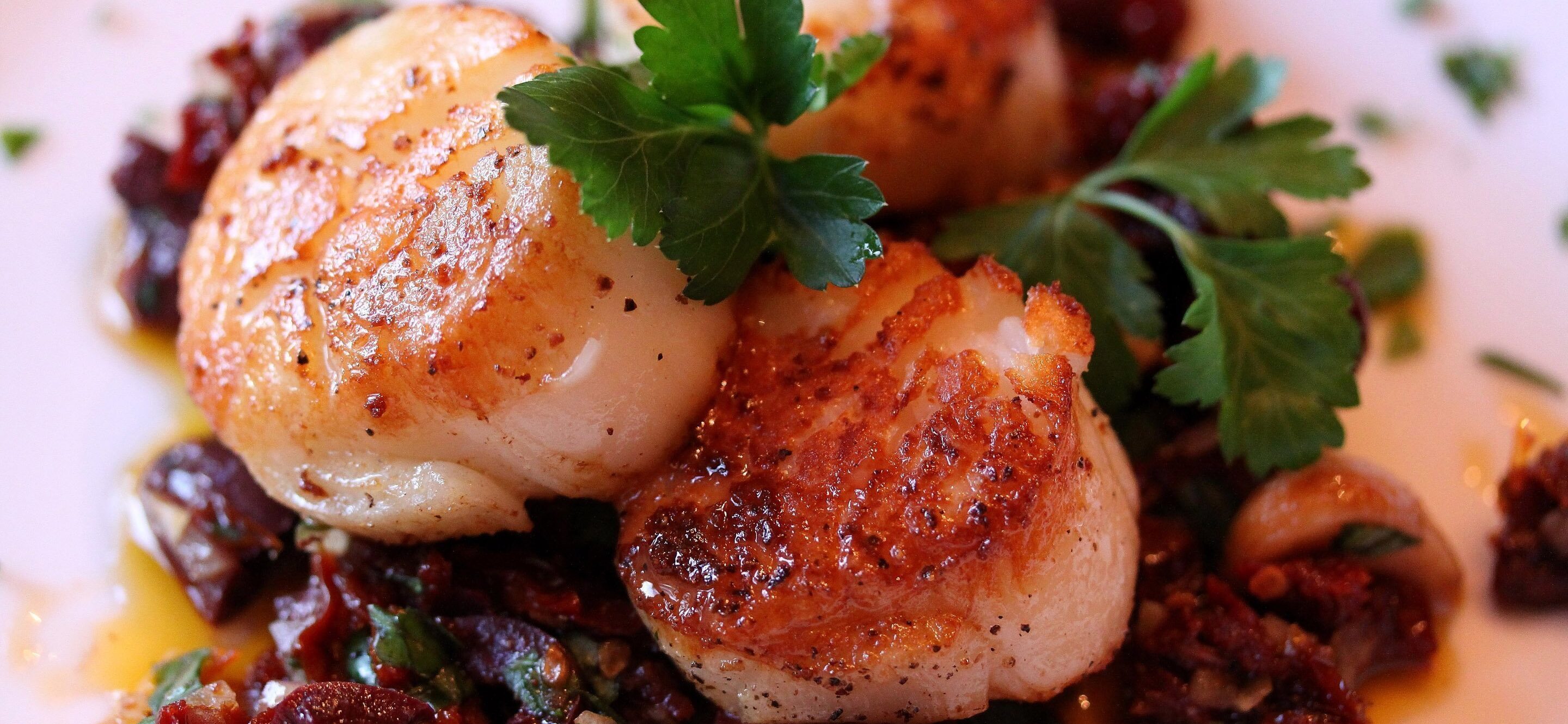 seared sea scallops with garlic