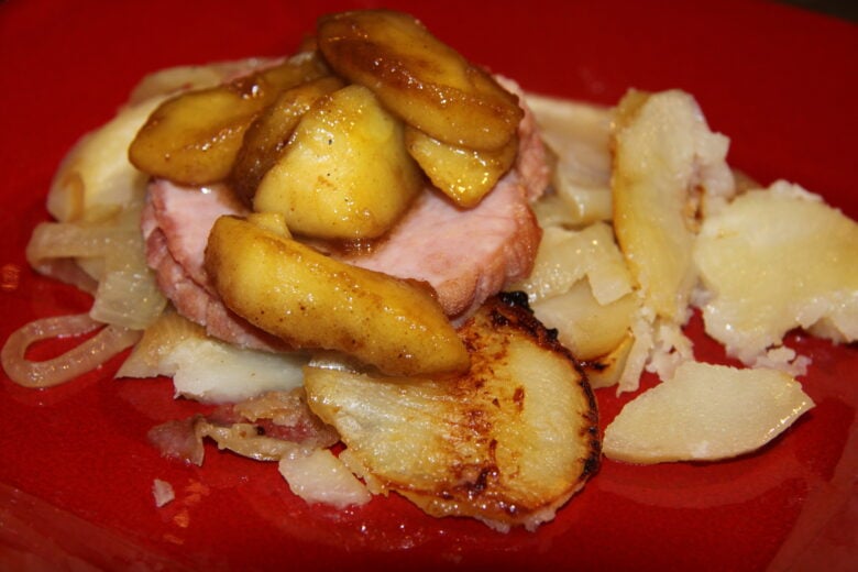 Smoked Pork Chops with Potatoes and Sautéed Apple Slices