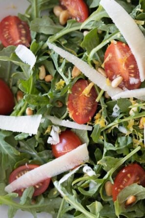 tomato arugula salad