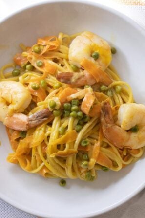 Turmeric Linguine with Shrimps and Saffron Sauce